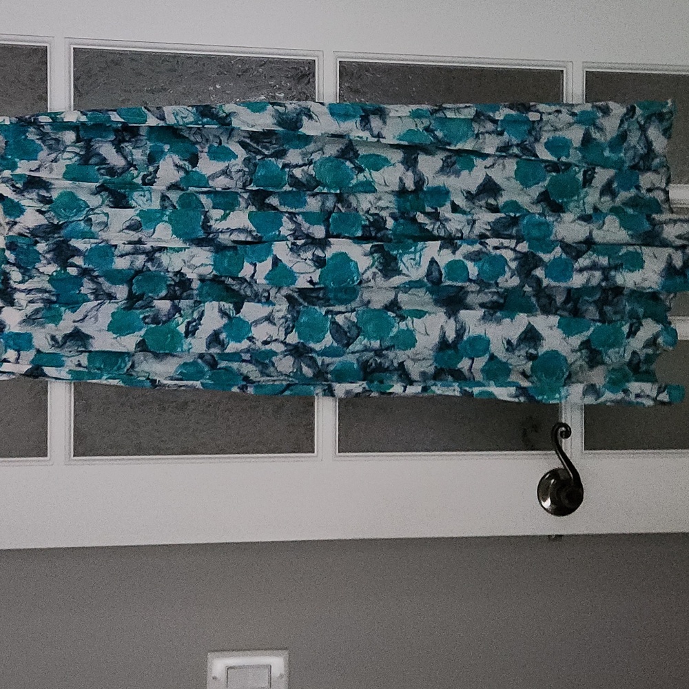 Flowy Turquoise Blue and White Flowy Cropped Pants - Picture 6 of 10